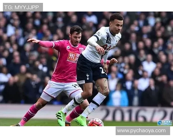 罗马队与格罗兹尼捷队的精彩对决展现足球魅力与激情