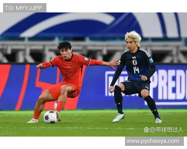 中国与日本足球比赛精彩瞬间免费直播全程回顾与分析 中国与日本足球比赛精彩瞬间免费直播全程回顾与分析