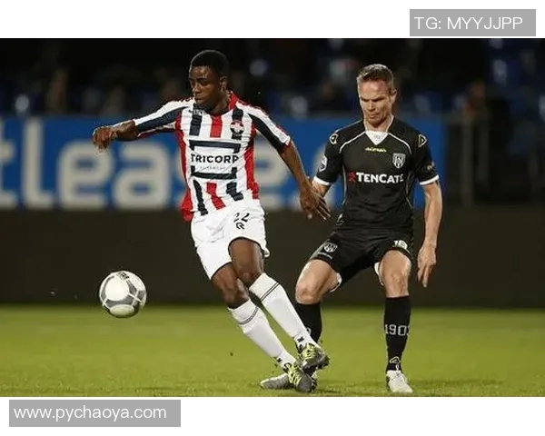 海伦芬主场迎战赫拉克勒斯争夺联赛宝贵积分的关键对决 海伦芬主场迎战赫拉克勒斯争夺联赛宝贵积分的关键对决